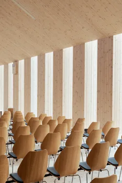 Fora Form citychair Knarvik kirke LR 1